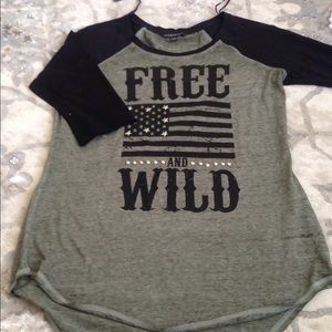 Long 1/4 length sleeves shirt